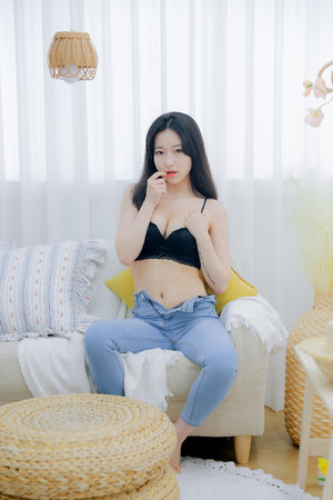 杨颖被强吻扒皮图片