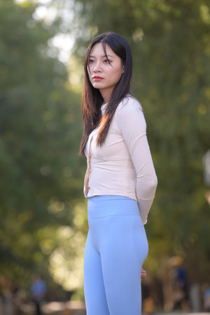 精品丝服中文第8页