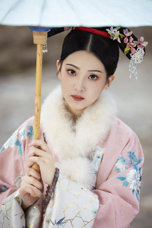 一人㖭上面一个下日本人