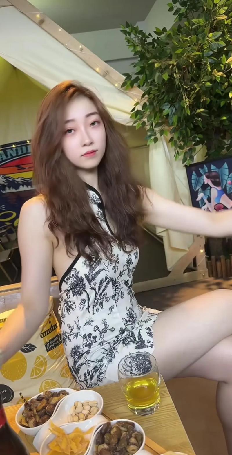 一边亲一面膜胸口韩国