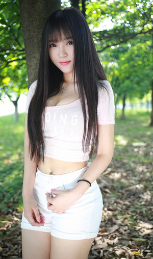 人妻娇喘呻吟双腿大开